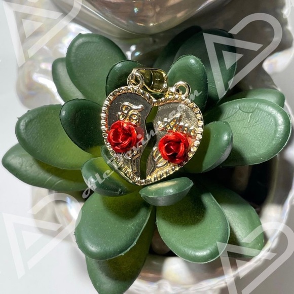 Te Amo Rose Heart Pendant - Picture 2 of 4